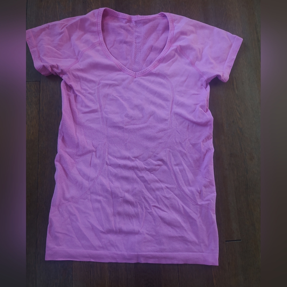 Lululemon swiftly v neck athletic top
